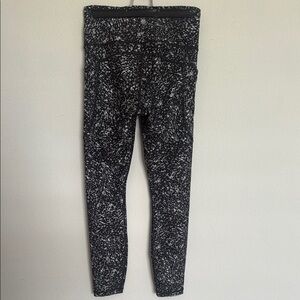 Black and White Patterned Leggings